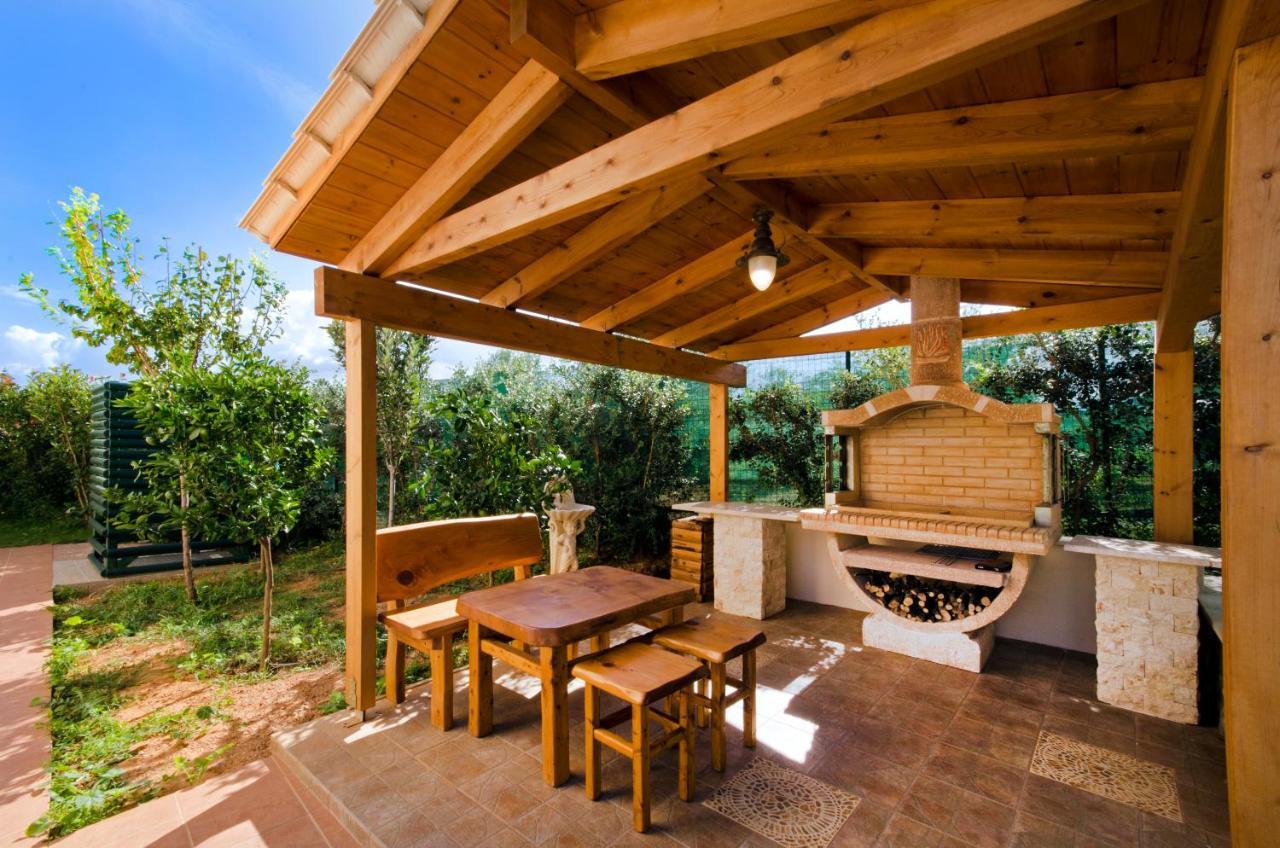 Villa Moma Palio Gerani Екстериор снимка
