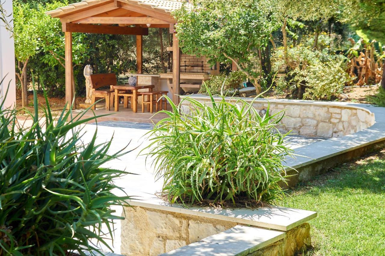 Villa Moma Palio Gerani Екстериор снимка